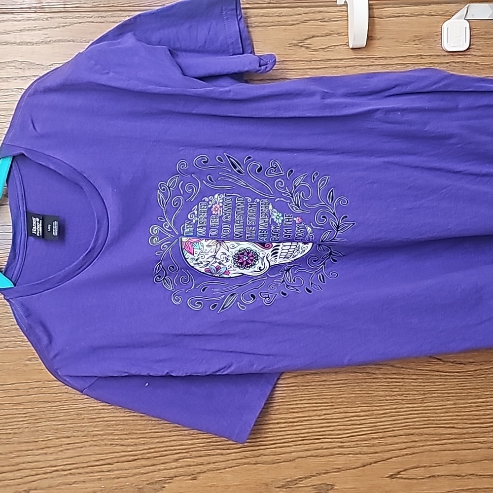Unisex  L  T-shirt  "...the storm"